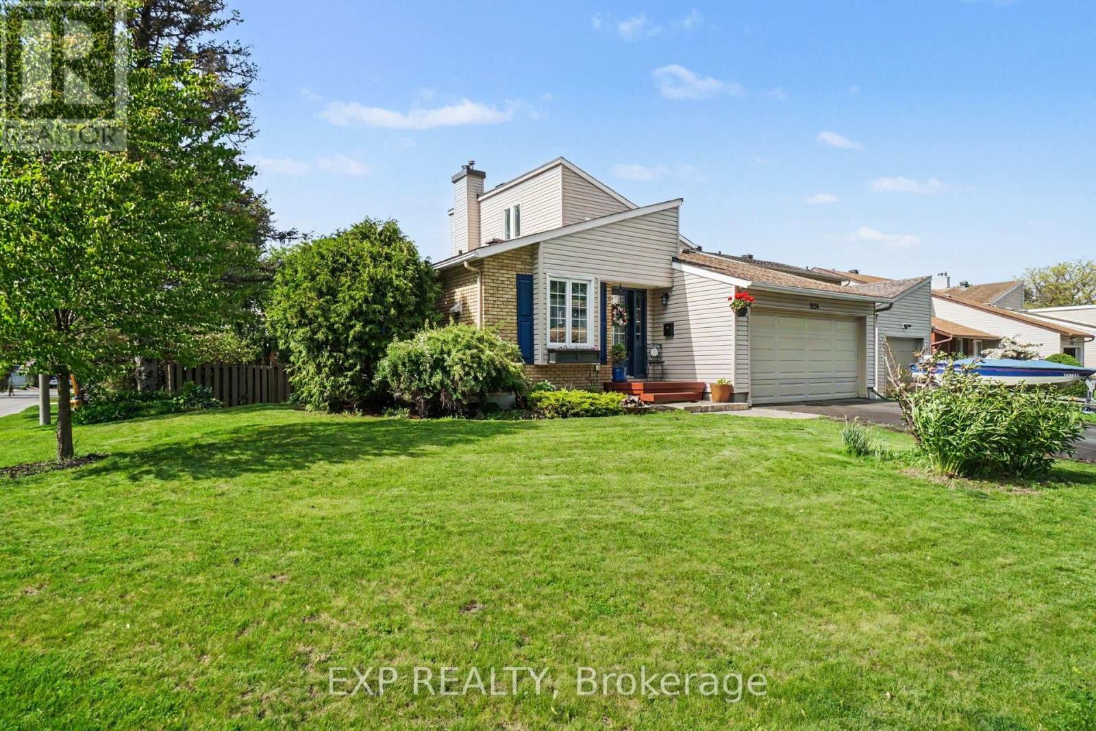1104 Chateau Crescent, Ottawa, Ontario  K1C 2E1 - Photo 3 - X13206782