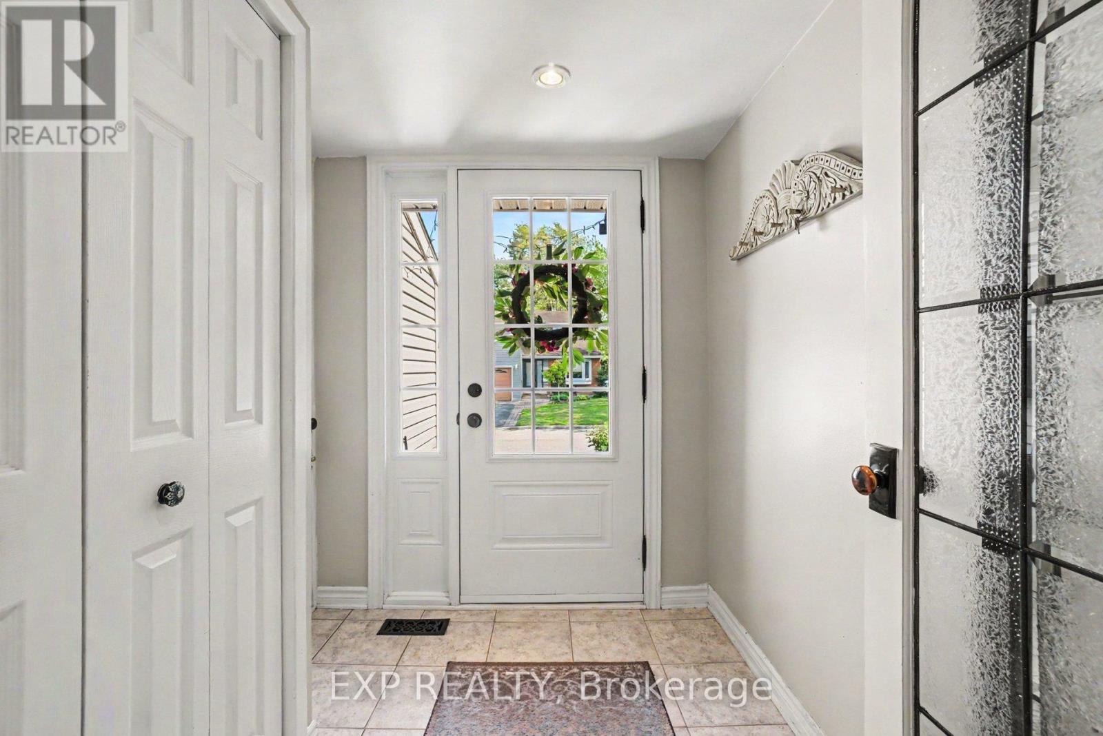 1104 Chateau Crescent, Ottawa, Ontario  K1C 2E1 - Photo 4 - X13206782