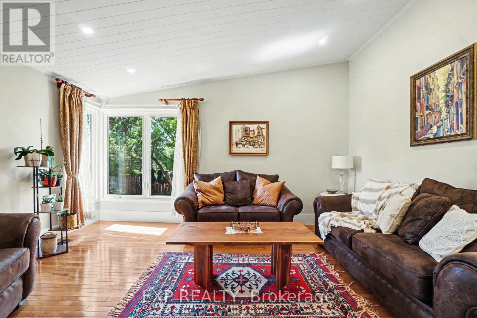 1104 Chateau Crescent, Ottawa, Ontario  K1C 2E1 - Photo 5 - X13206782