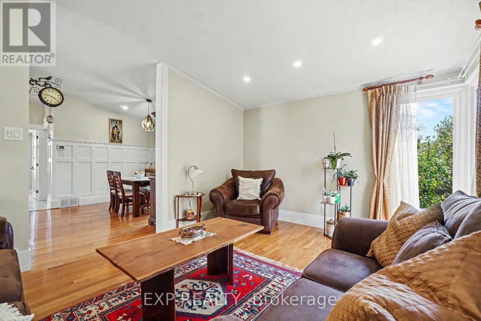 1104 Chateau Crescent, Ottawa, Ontario  K1C 2E1 - Photo 7 - X13206782