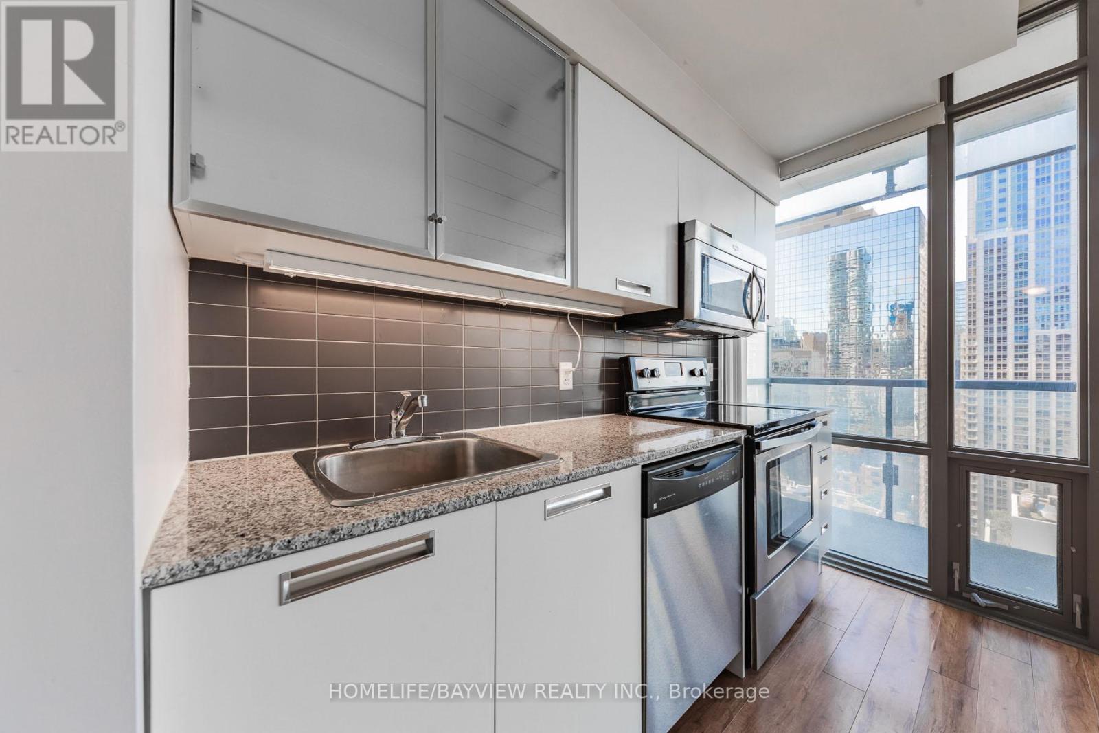 2405 - 38 Grenville Street, Toronto, Ontario  M4Y 1A5 - Photo 14 - C13206790