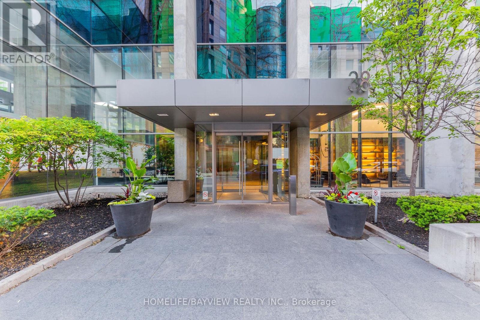 2405 - 38 Grenville Street, Toronto, Ontario  M4Y 1A5 - Photo 2 - C13206790