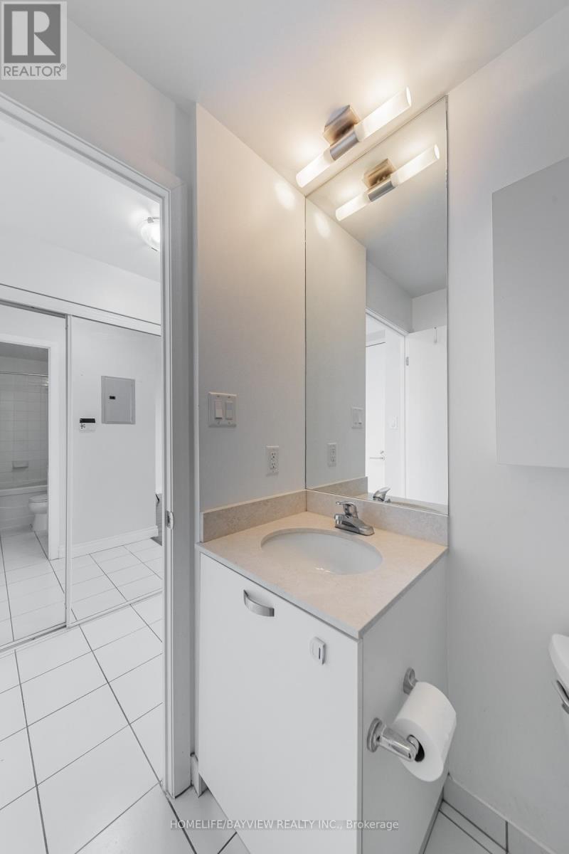 2405 - 38 Grenville Street, Toronto, Ontario  M4Y 1A5 - Photo 31 - C13206790