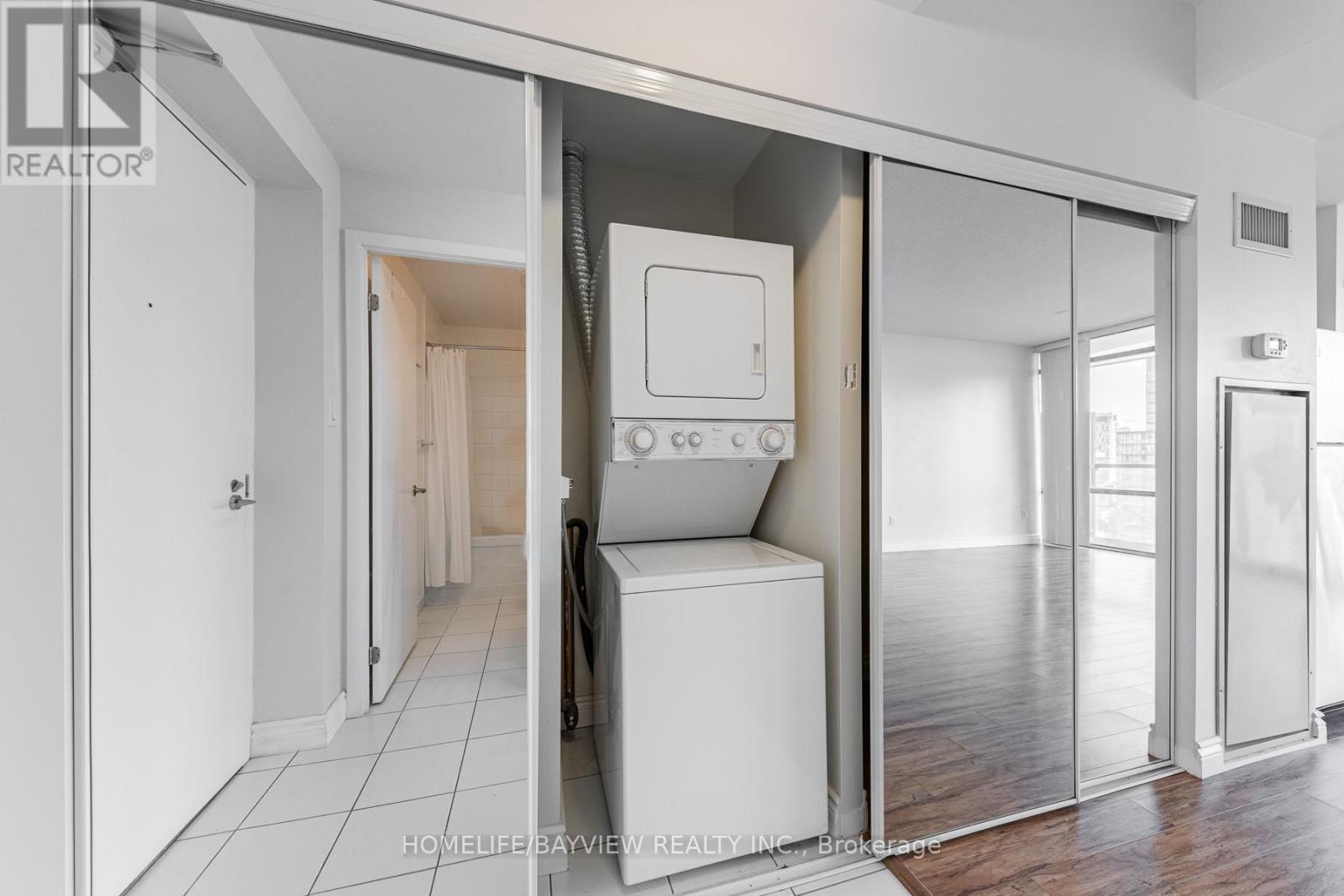 2405 - 38 Grenville Street, Toronto, Ontario  M4Y 1A5 - Photo 32 - C13206790