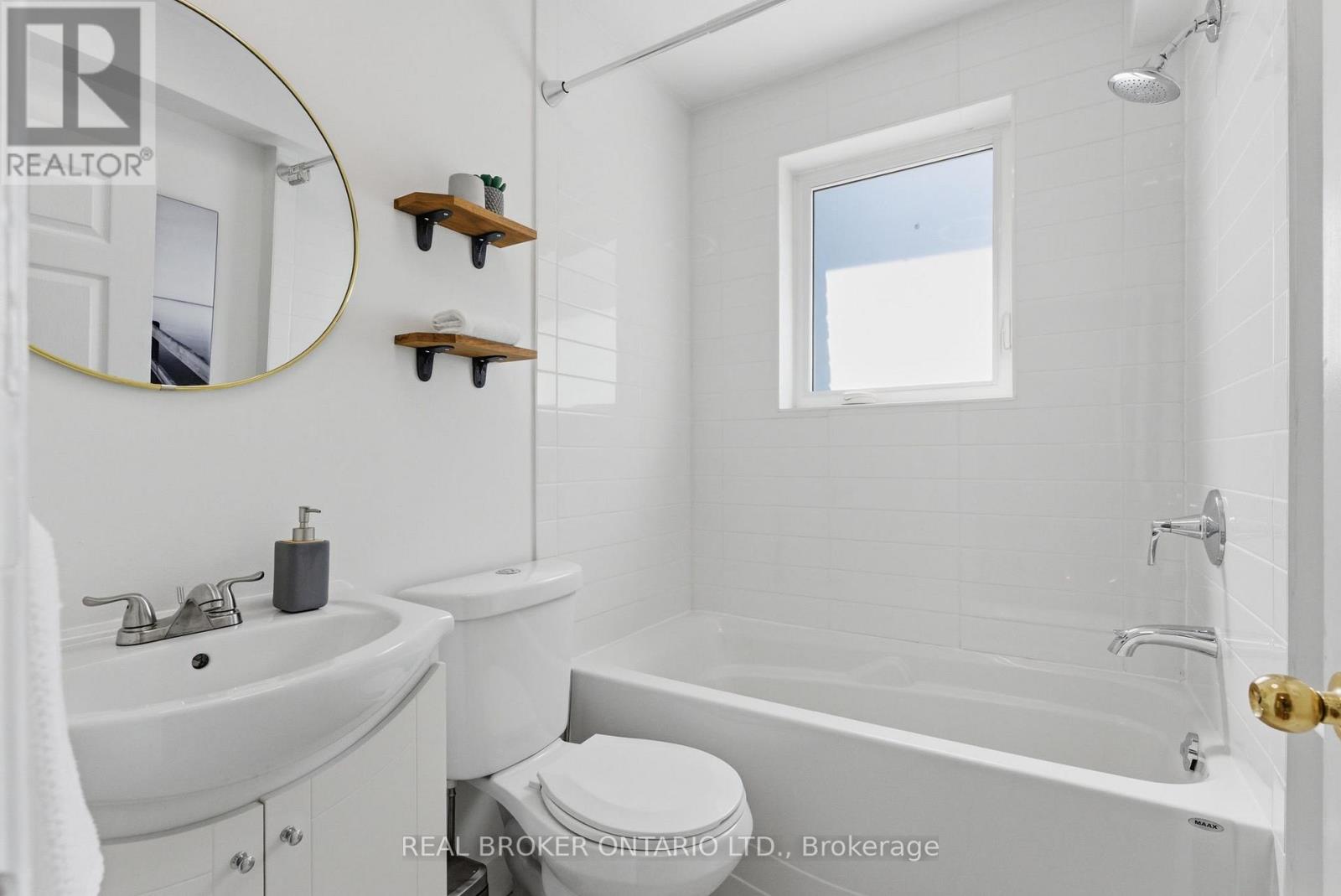 833 Sammon Avenue, Toronto, Ontario  M4C 2E7 - Photo 17 - E13206784