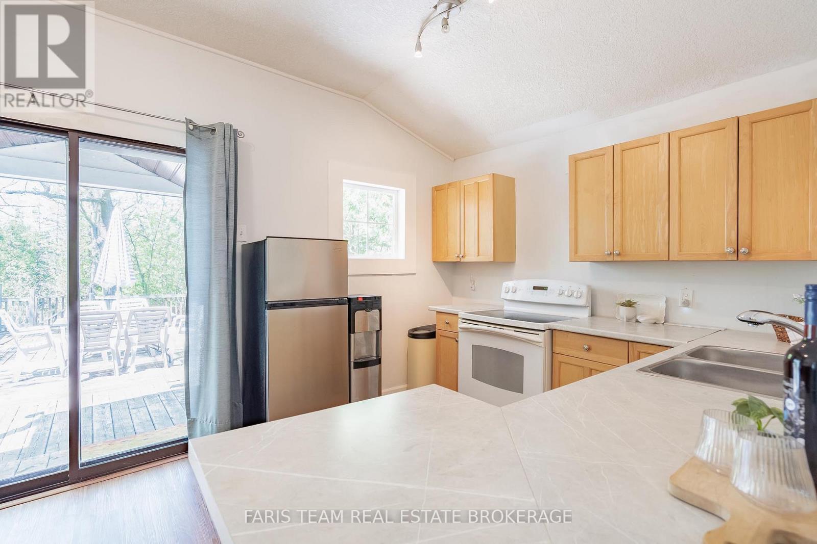 216 Oxbow Park Drive, Wasaga Beach, Ontario  L9Z 2V7 - Photo 6 - S13206818