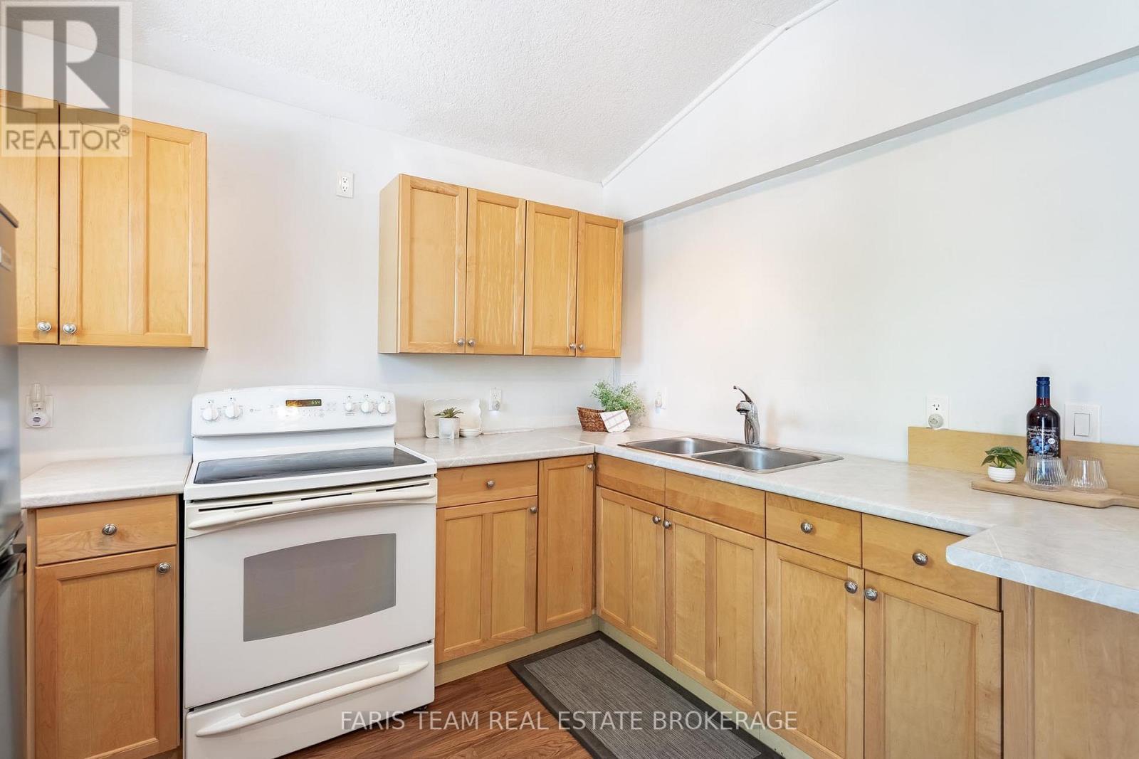 216 Oxbow Park Drive, Wasaga Beach, Ontario  L9Z 2V7 - Photo 8 - S13206818