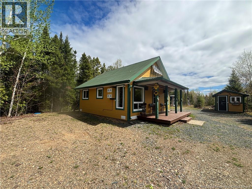 Camp Rue De La Gare, Pointe-Verte, New Brunswick  E8J 2N3 - Photo 3 - NB140453