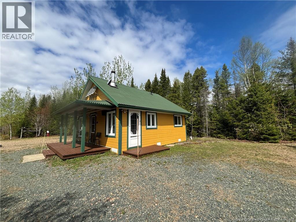 Camp Rue De La Gare, Pointe-Verte, New Brunswick  E8J 2N3 - Photo 4 - NB140453