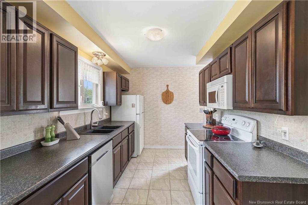 204 Macfarlane Street, Fredericton, New Brunswick E3A 1V6 - Photo 5 - NB140098