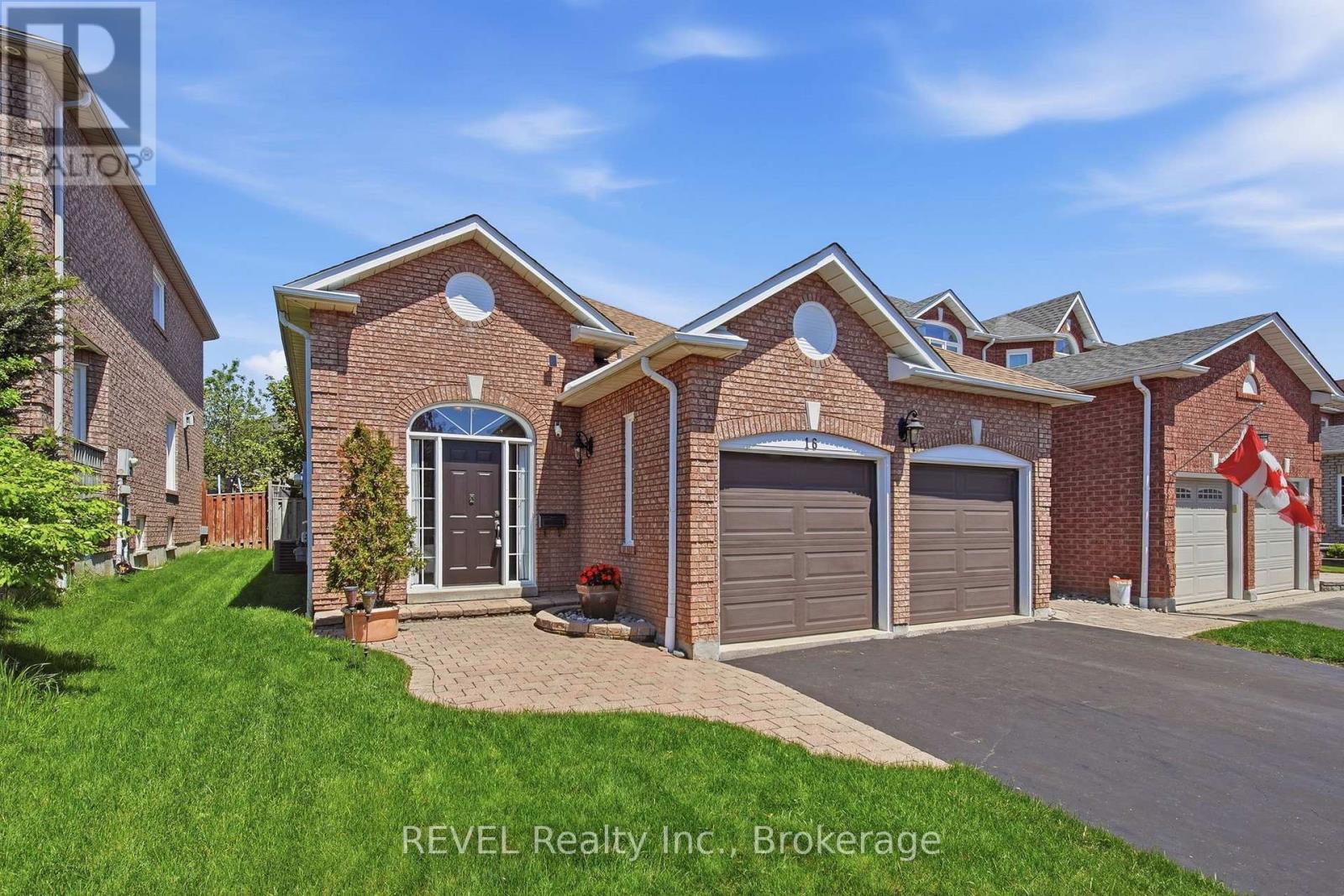 16 PARNELL CRESCENT, Whitby, Ontario