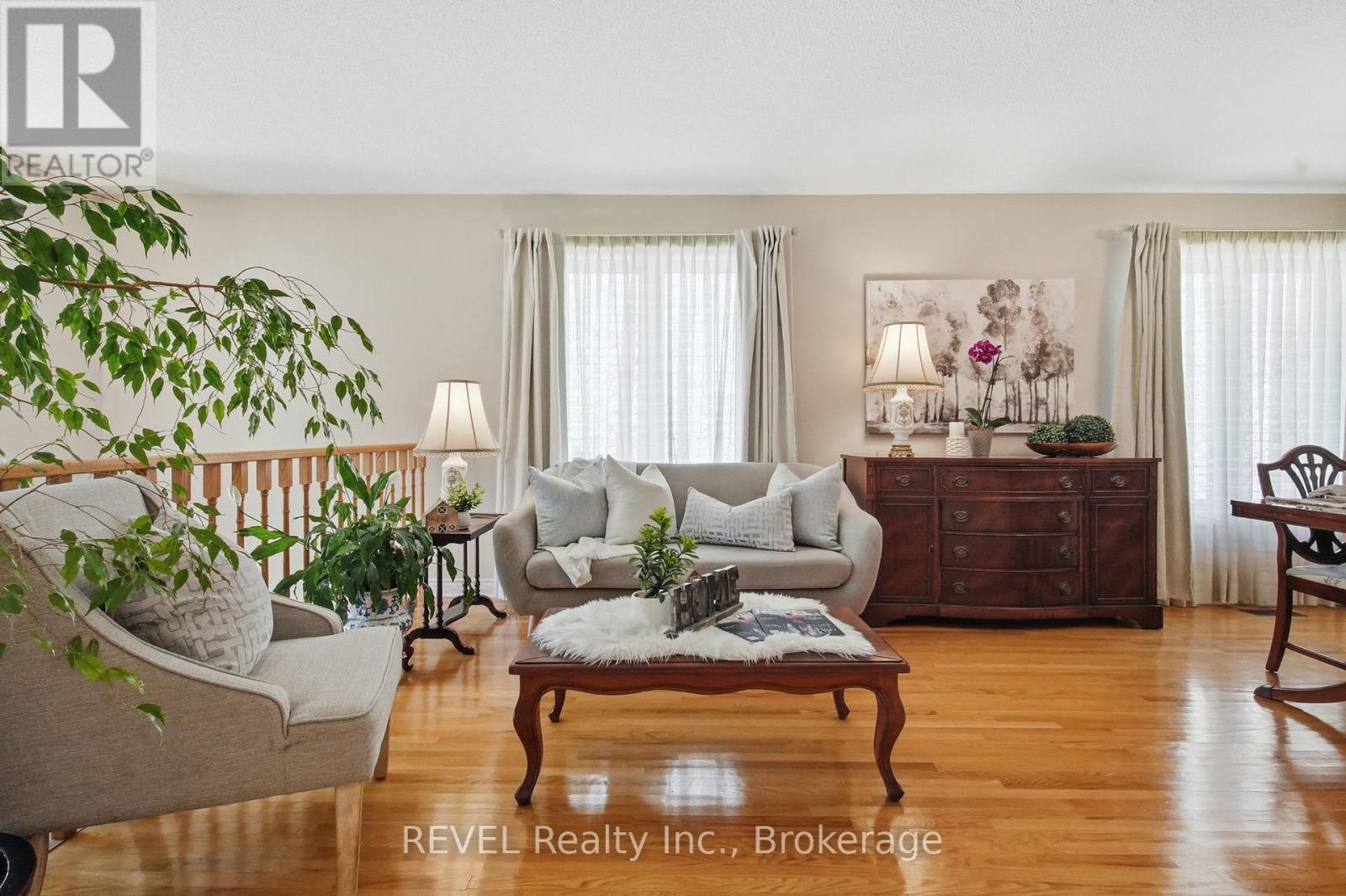 16 Parnell Crescent, Whitby, Ontario  L1R 2L4 - Photo 6 - E13206872