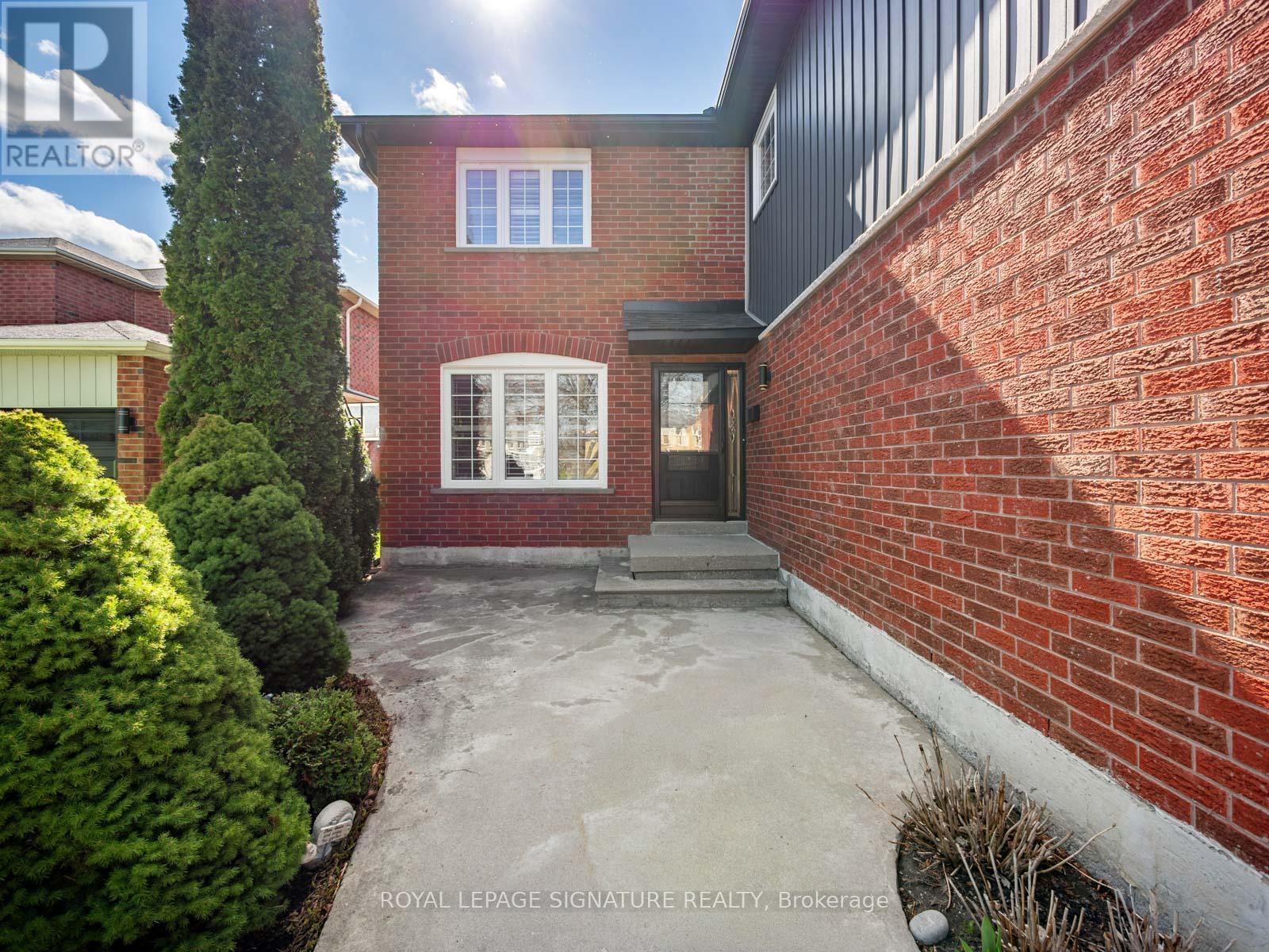 28 Bowes Garden Court, Toronto, Ontario  M1C 4L8 - Photo 4 - E13206880