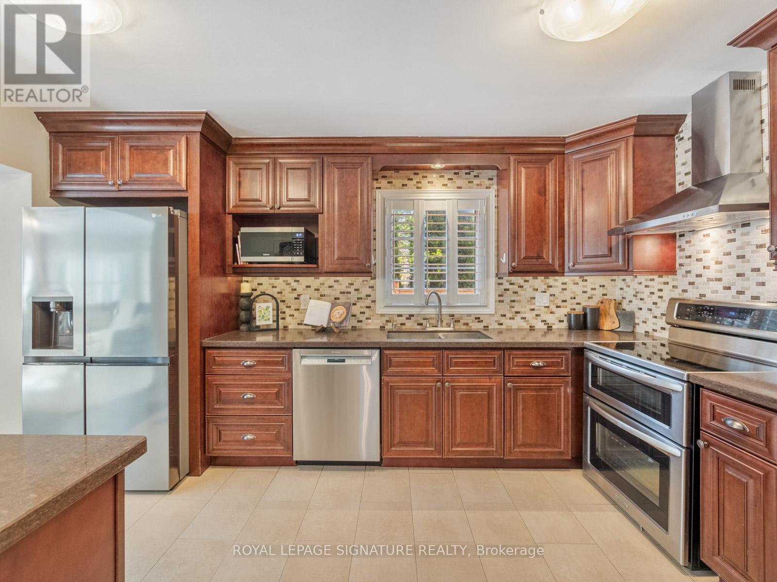 28 Bowes Garden Court, Toronto, Ontario  M1C 4L8 - Photo 9 - E13206880