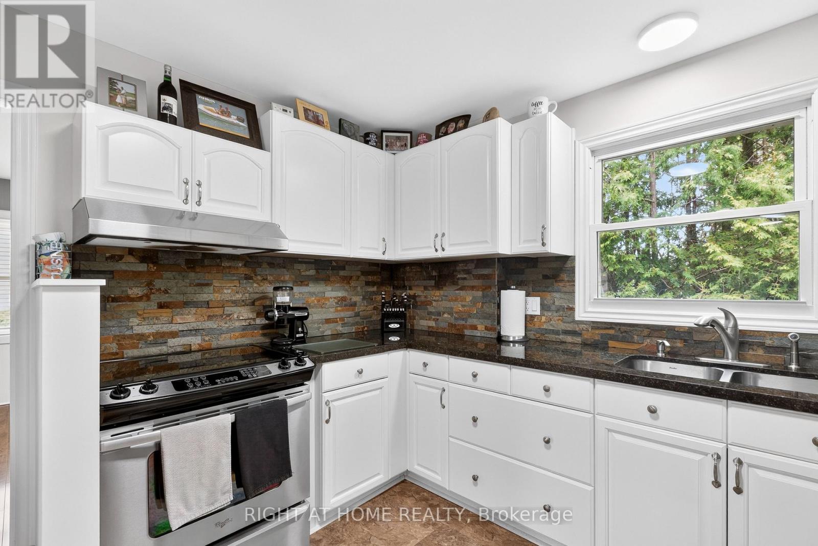 18 Duke Street, Clarington, Ontario  L1C 2T8 - Photo 2 - E13206886