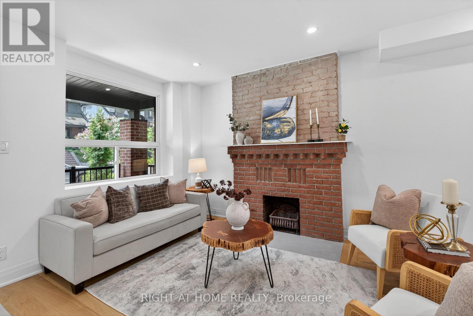 27 Bellhaven Road, Toronto, Ontario  M4L 3J4 - Photo 7 - E13206924