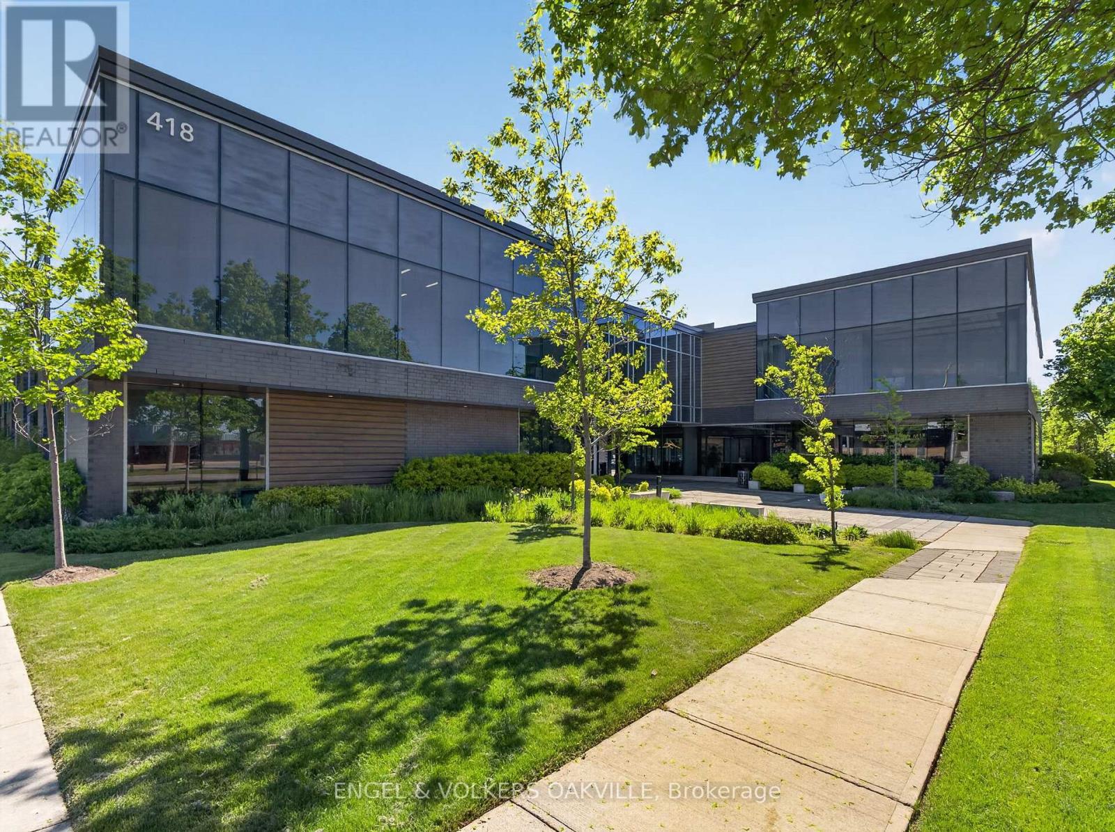 207 - 418 Iroquois Shore Road, Oakville, Ontario  L6H 1M5 - Photo 1 - W13206862