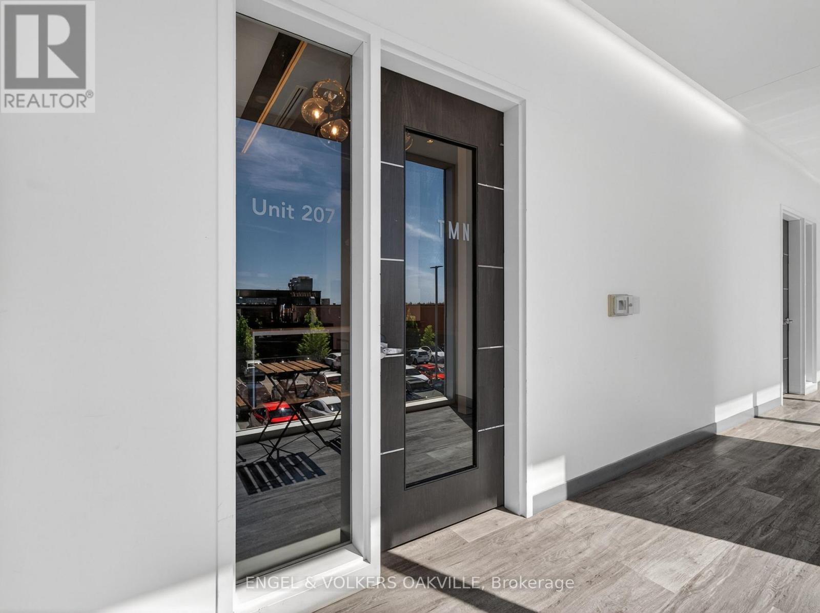 207 - 418 Iroquois Shore Road, Oakville, Ontario  L6H 1M5 - Photo 4 - W13206862