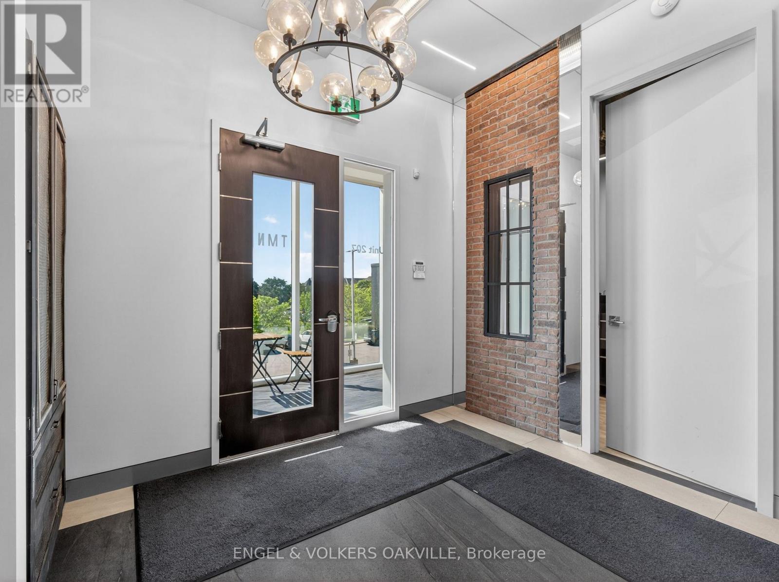 207 - 418 Iroquois Shore Road, Oakville, Ontario  L6H 1M5 - Photo 6 - W13206862