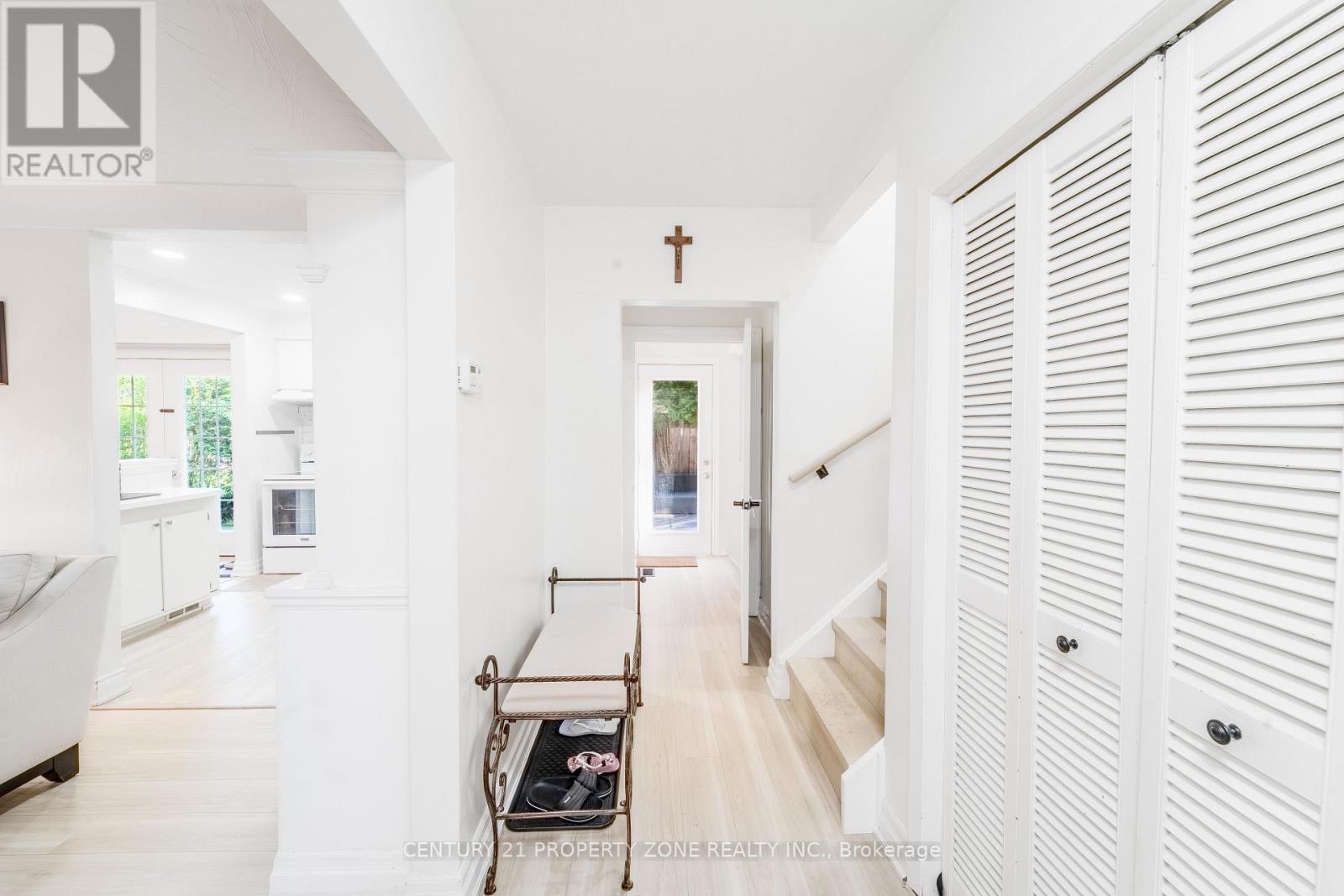 294 Cheltenham Road, Burlington, Ontario  L7L 4H7 - Photo 7 - W13206868