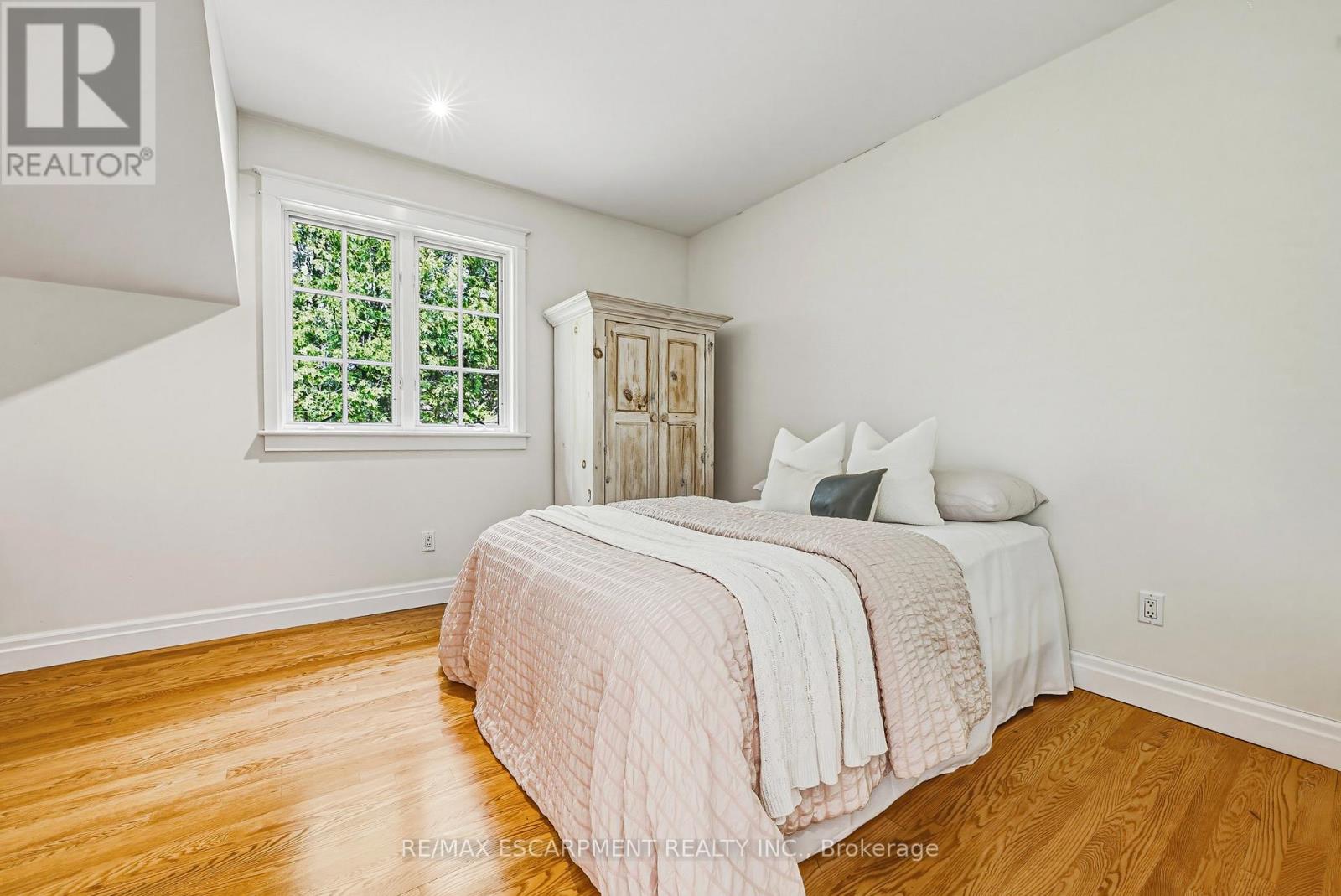 7 Colonial Crescent, Oakville, Ontario  L6J 4K8 - Photo 35 - W13206896