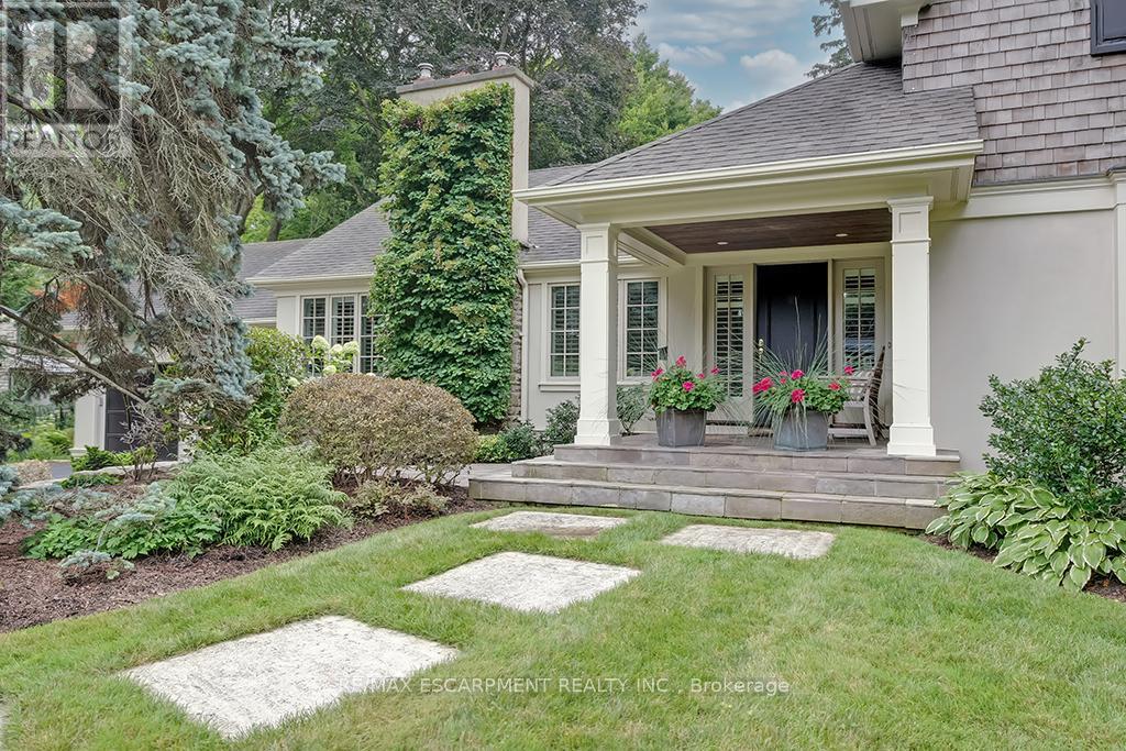 7 Colonial Crescent, Oakville, Ontario  L6J 4K8 - Photo 4 - W13206896