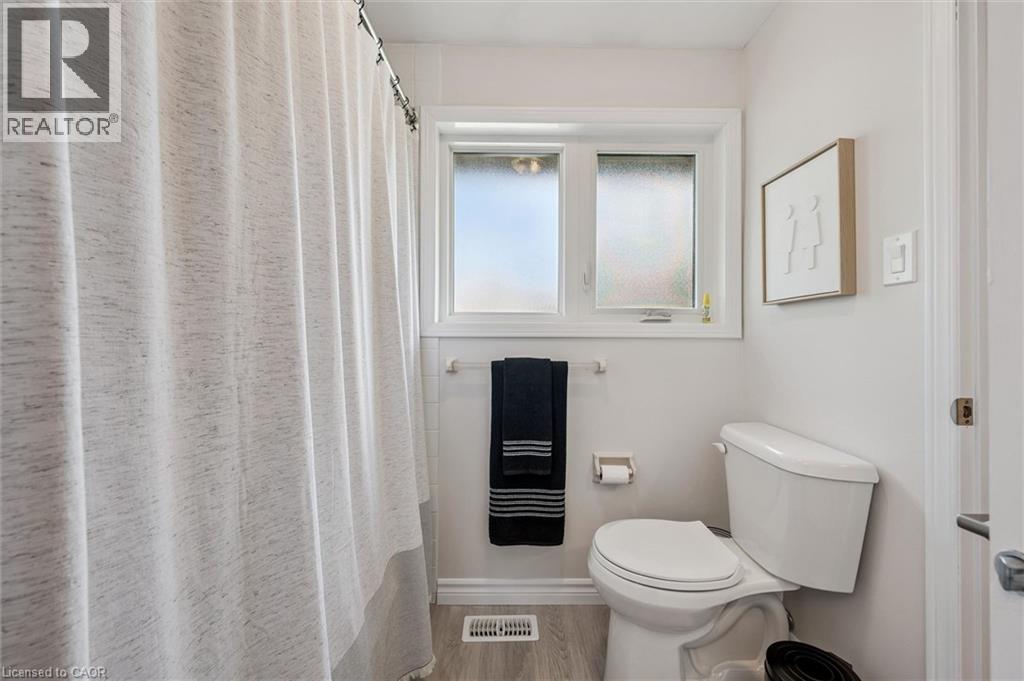 225 Foxhunt Road, Waterloo, Ontario N2K 2R8 - Photo 15 - 40833167