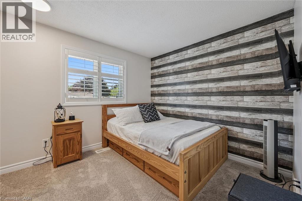 225 Foxhunt Road, Waterloo, Ontario N2K 2R8 - Photo 16 - 40833167