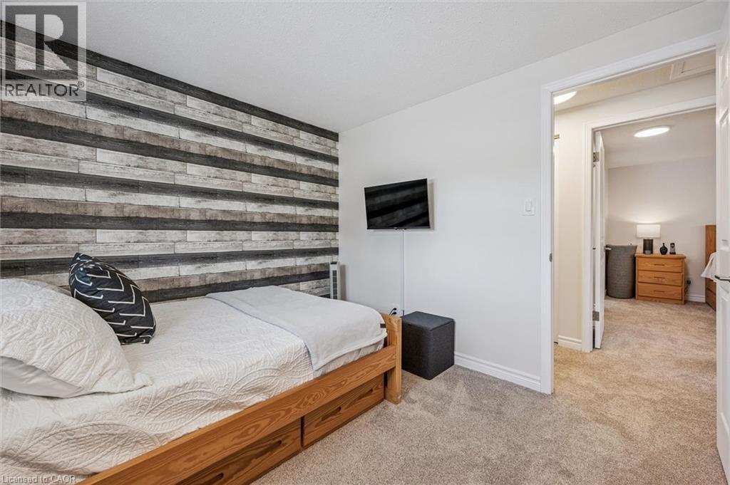 225 Foxhunt Road, Waterloo, Ontario N2K 2R8 - Photo 17 - 40833167