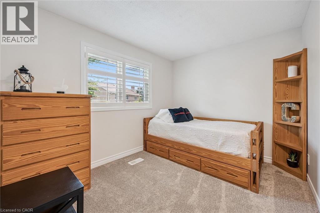 225 Foxhunt Road, Waterloo, Ontario N2K 2R8 - Photo 18 - 40833167