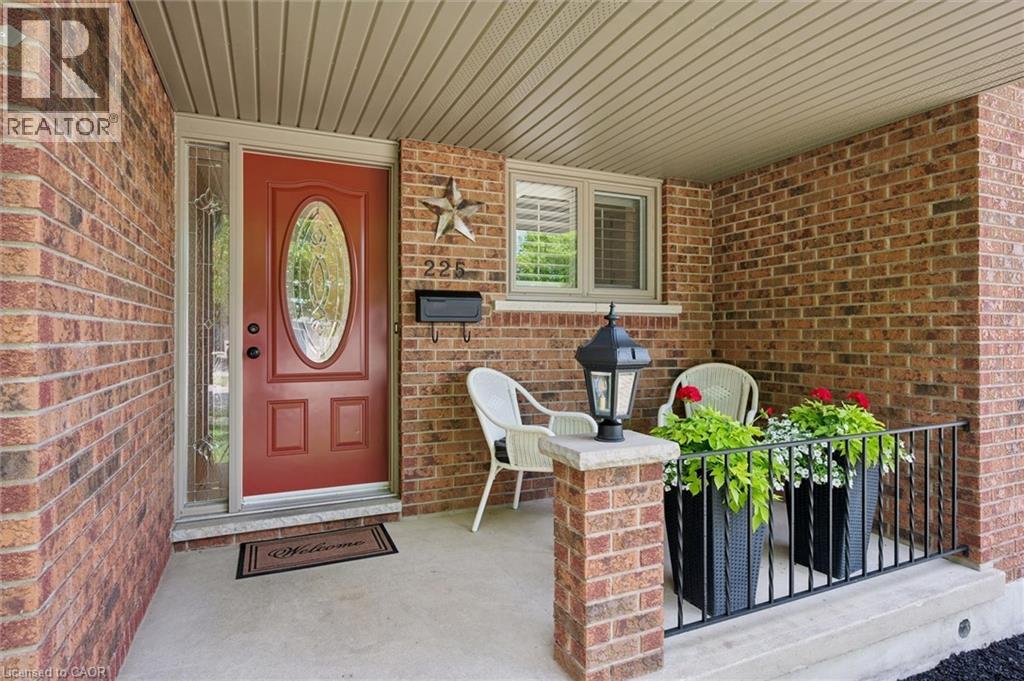 225 Foxhunt Road, Waterloo, Ontario N2K 2R8 - Photo 4 - 40833167