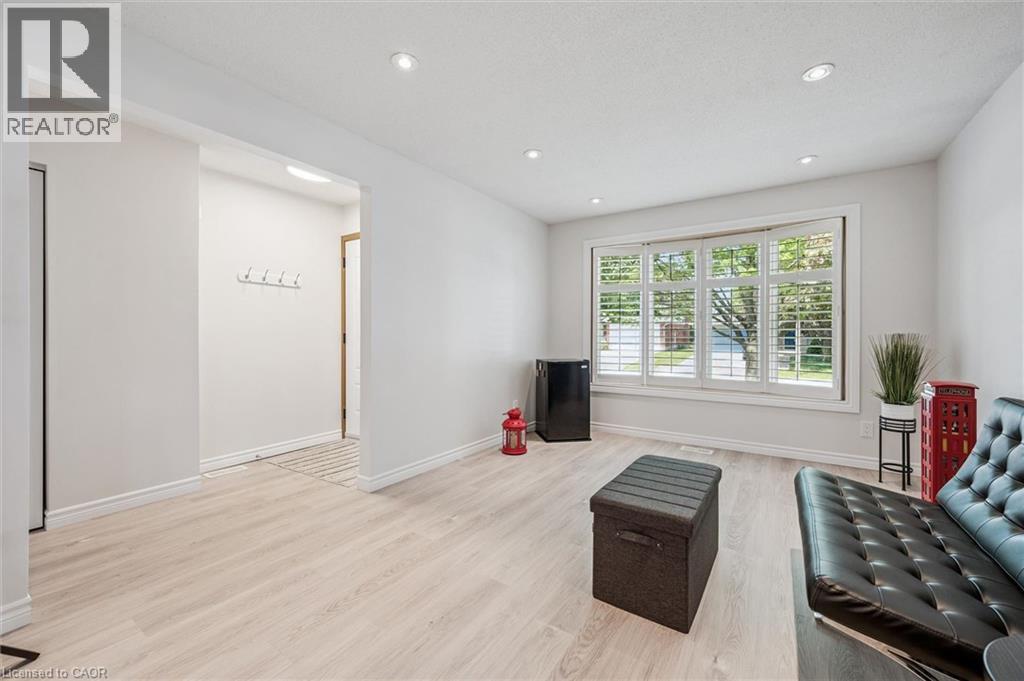 225 Foxhunt Road, Waterloo, Ontario N2K 2R8 - Photo 6 - 40833167