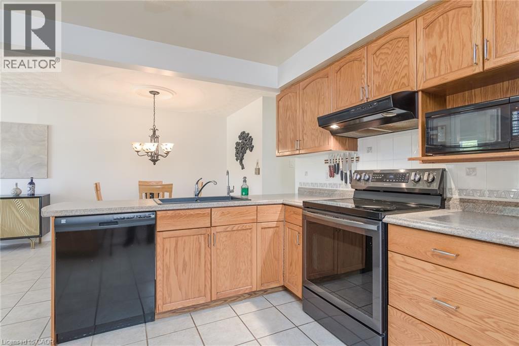 82 Old Huron Court, Kitchener, Ontario  N2L 1L7 - Photo 18 - 40832711