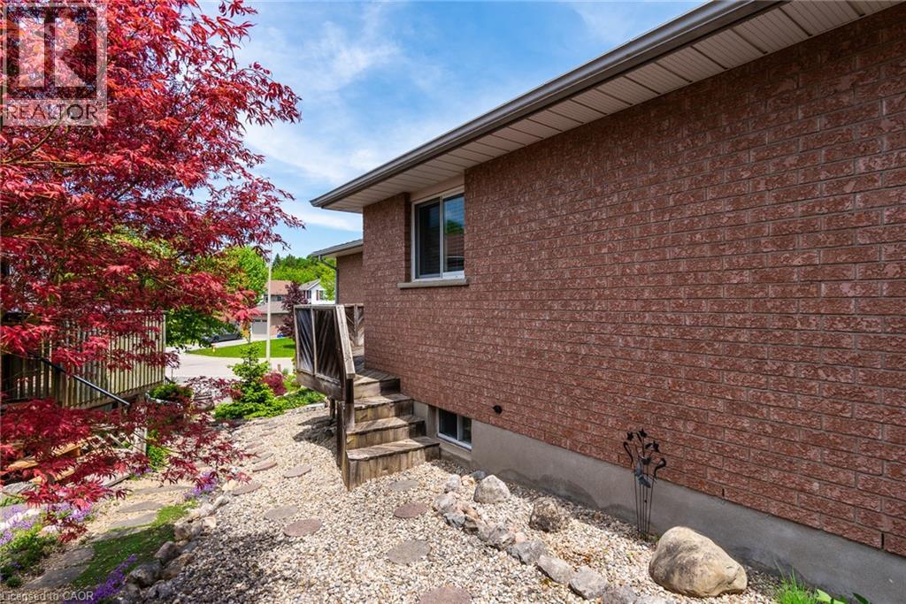 82 Old Huron Court, Kitchener, Ontario  N2L 1L7 - Photo 40 - 40832711