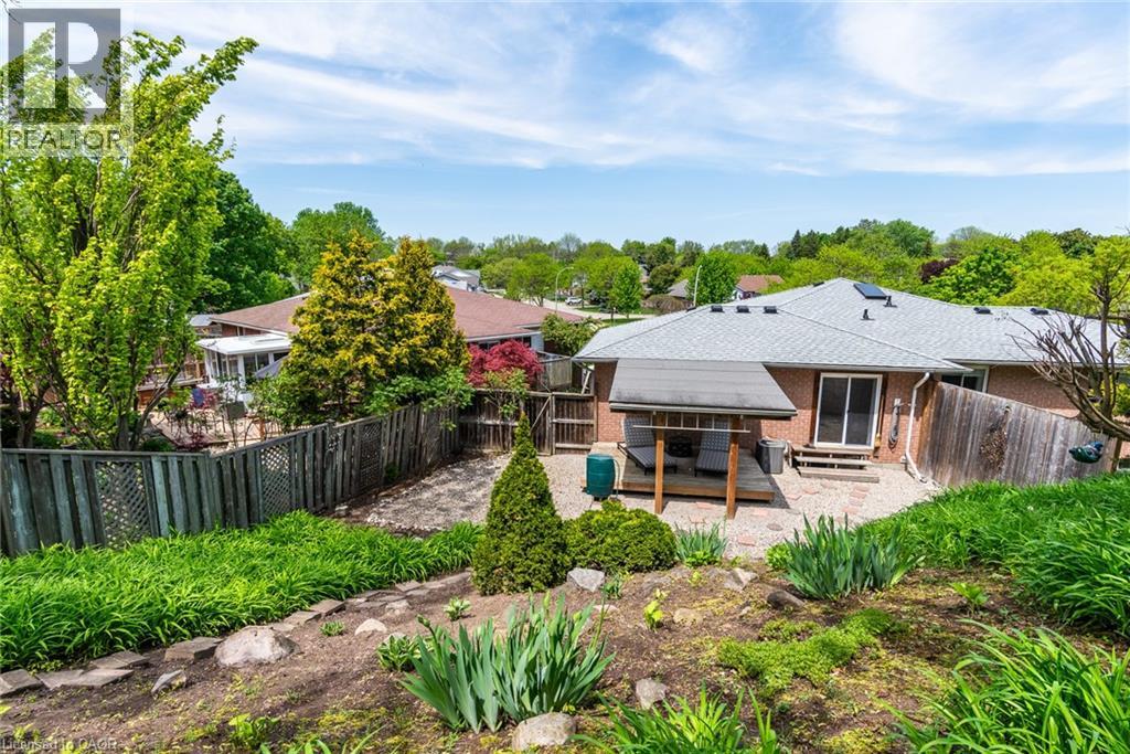 82 Old Huron Court, Kitchener, Ontario  N2L 1L7 - Photo 48 - 40832711