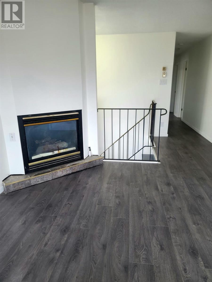 9 Lisbon Rd, Elliot Lake, Ontario  P5A 3N9 - Photo 3 - SM261206