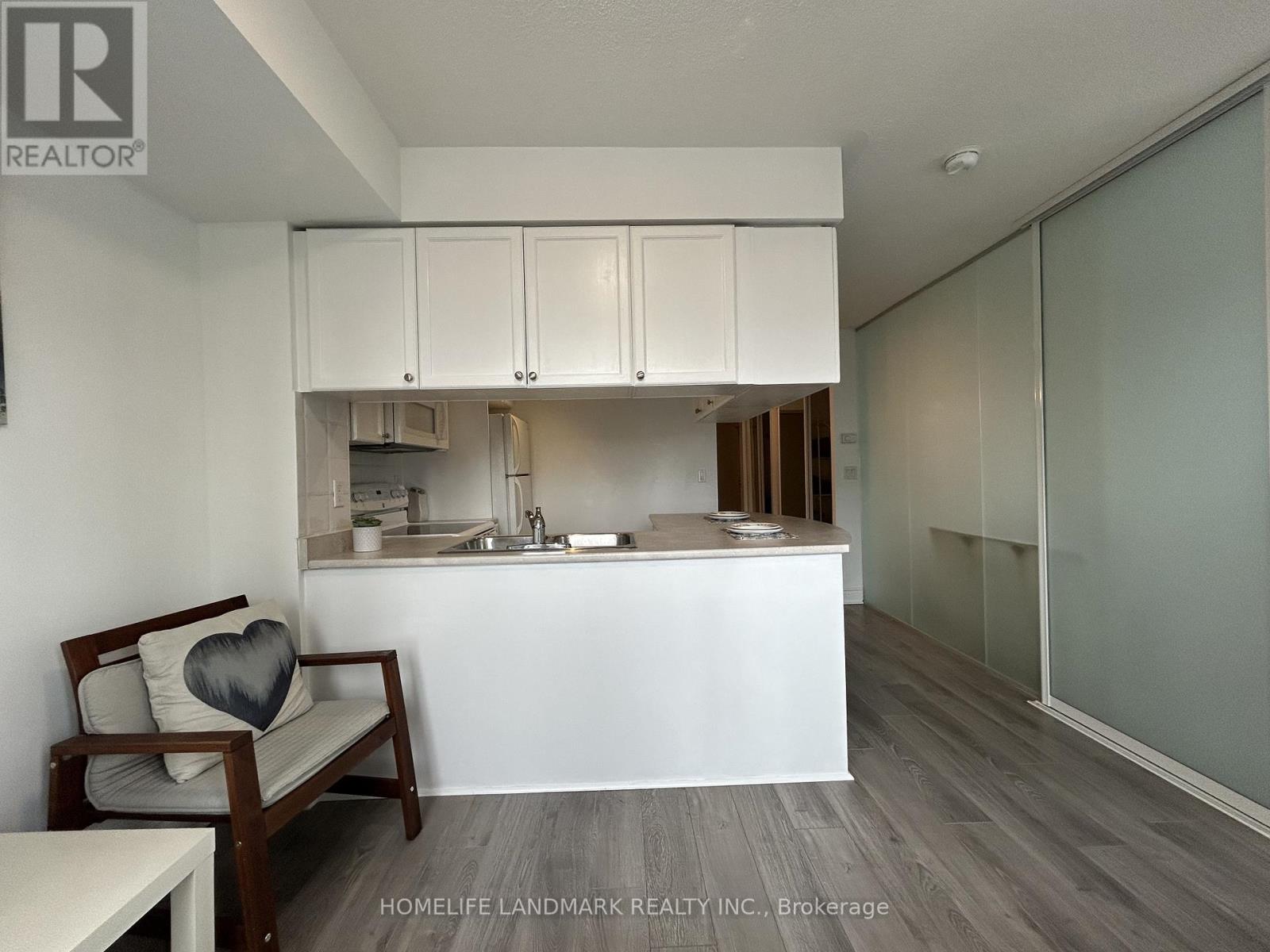 1204 - 909 Bay Street, Toronto, Ontario  M5S 3G2 - Photo 7 - C13207014