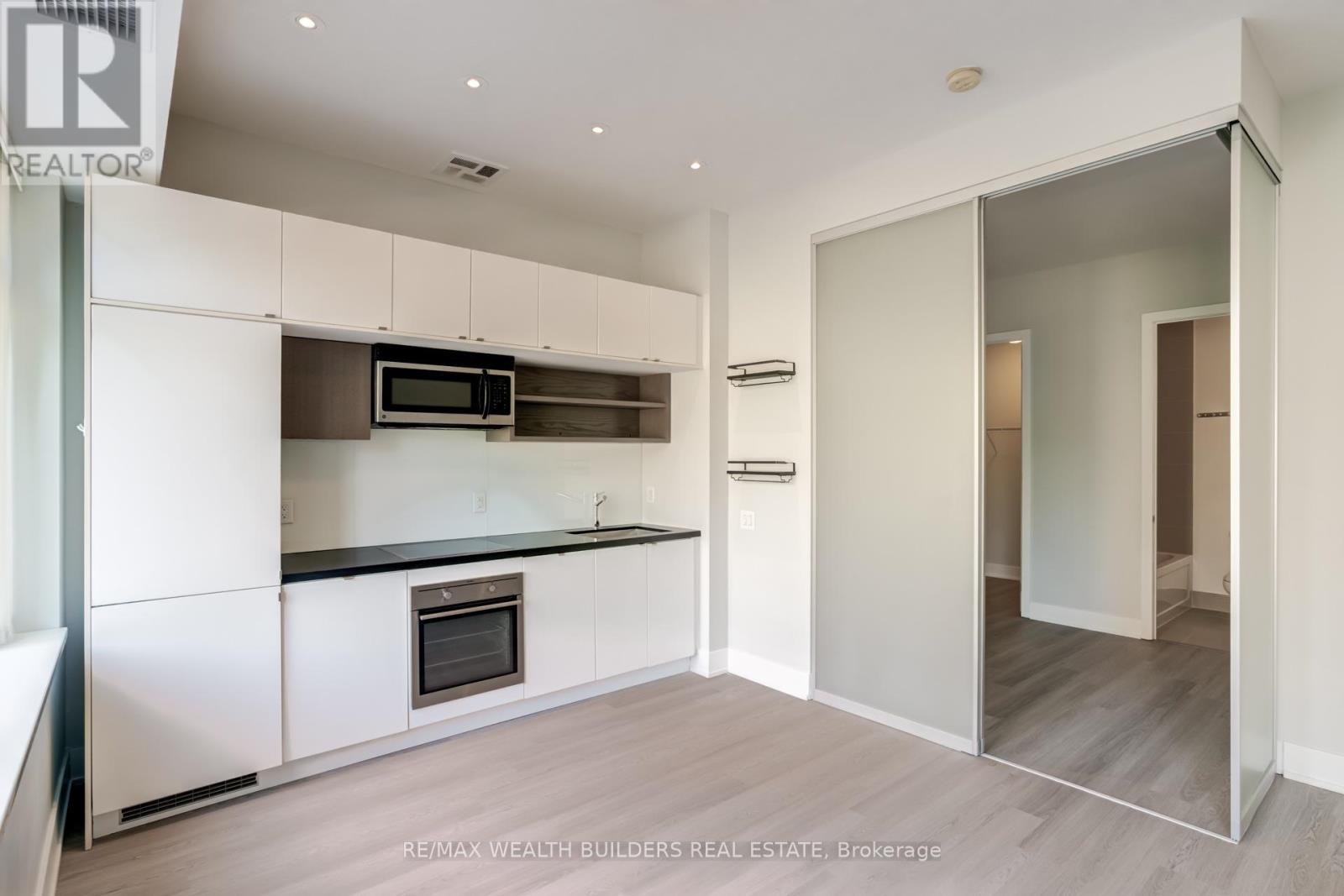 328 - 111 St Clair Avenue W, Toronto, Ontario  M4V 1N5 - Photo 10 - C13207032