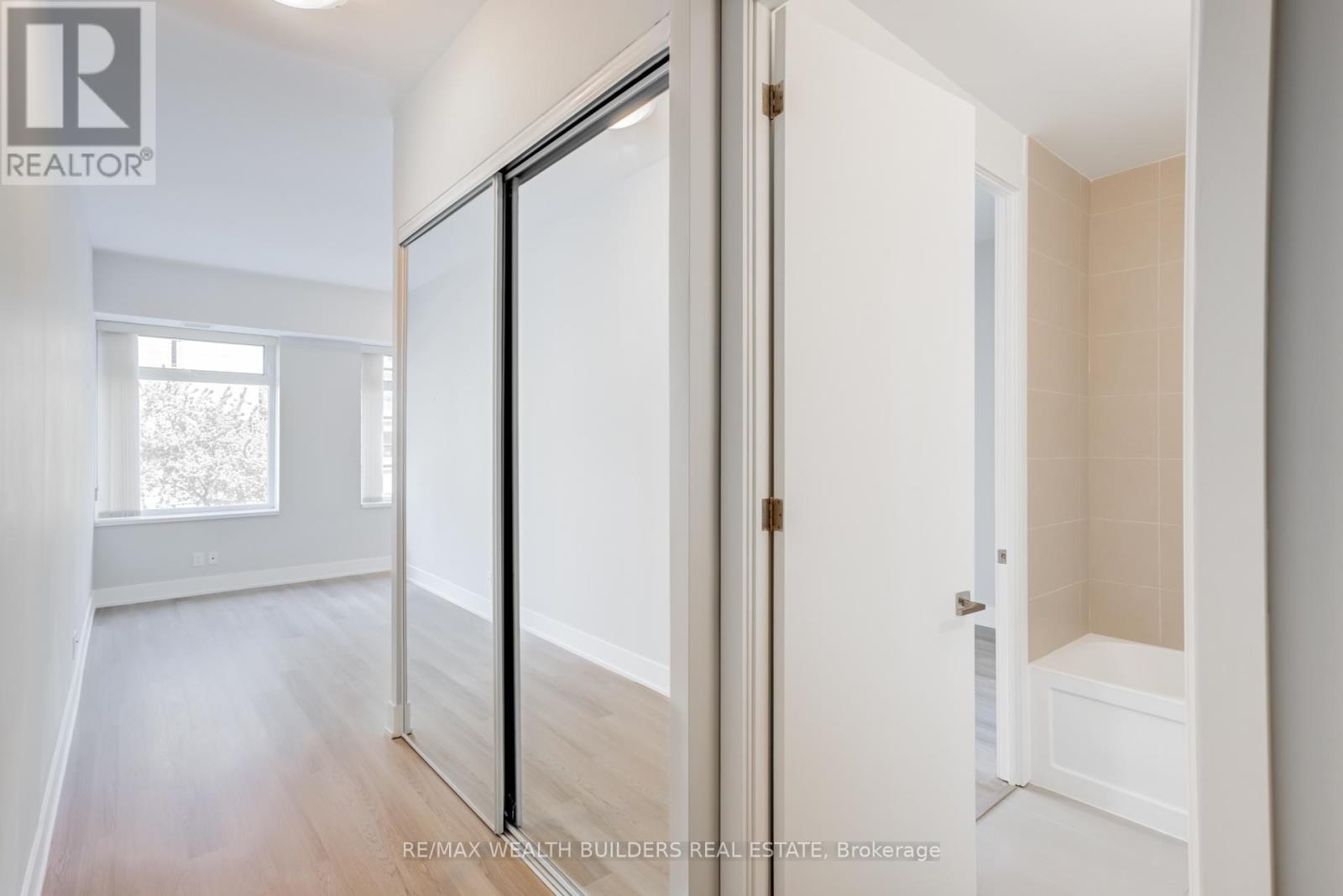 328 - 111 St Clair Avenue W, Toronto, Ontario  M4V 1N5 - Photo 22 - C13207032