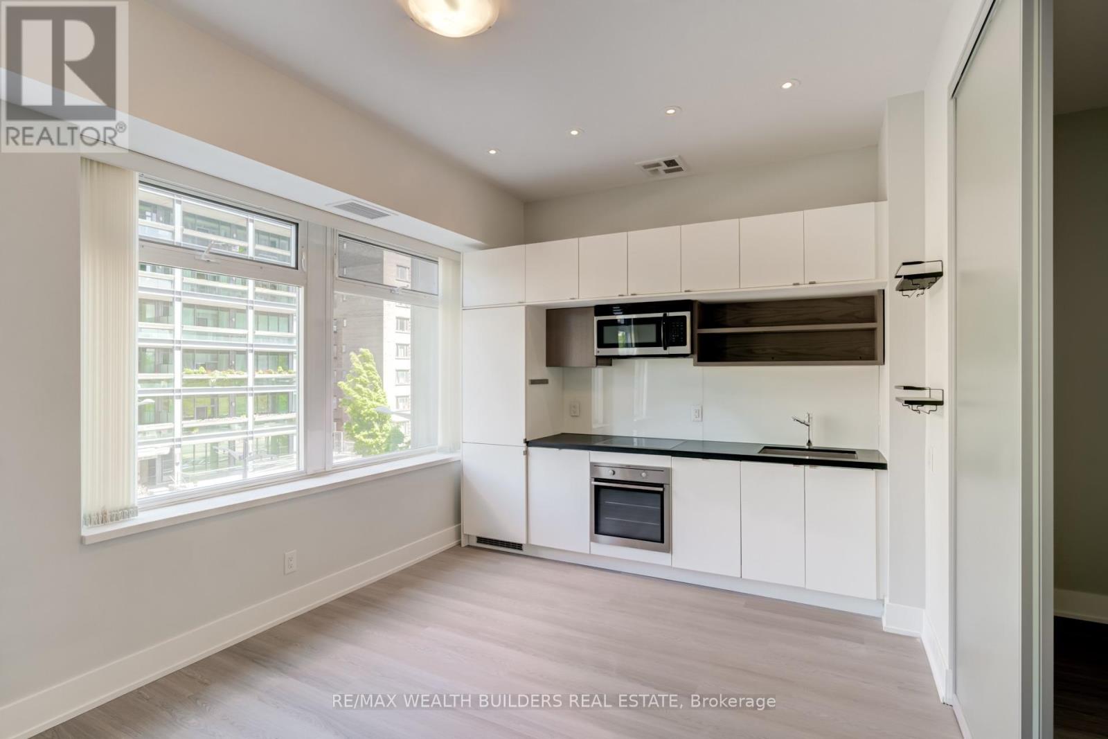 328 - 111 St Clair Avenue W, Toronto, Ontario  M4V 1N5 - Photo 6 - C13207032