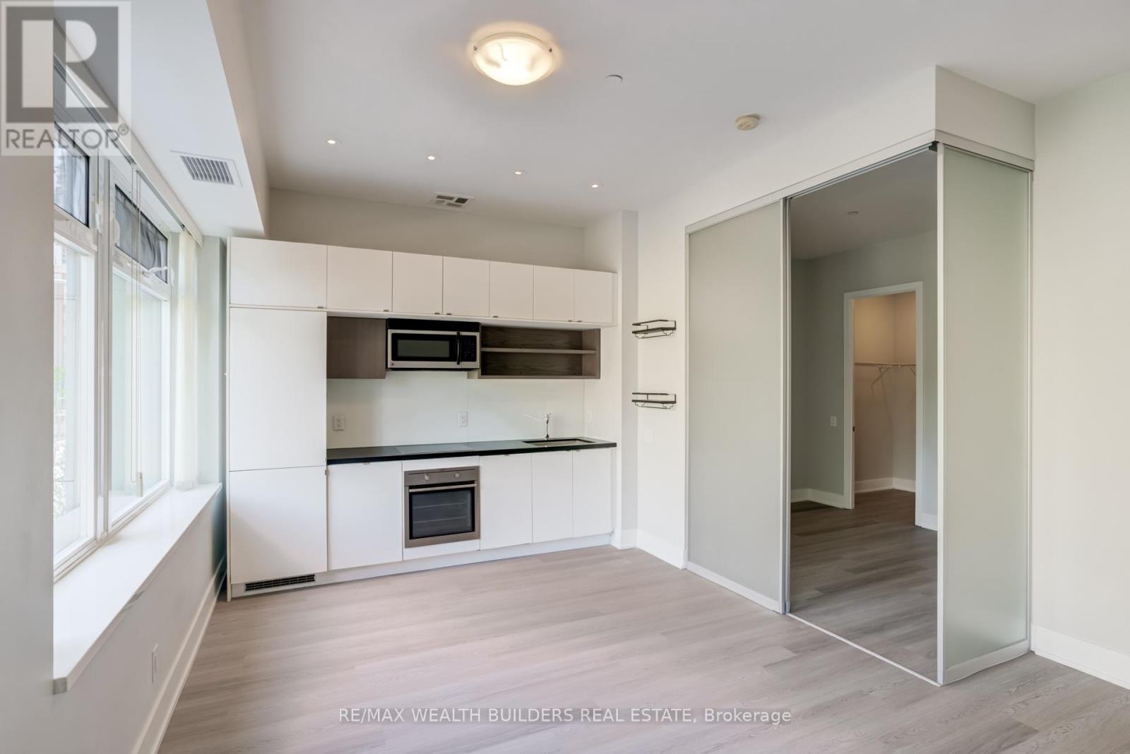 328 - 111 St Clair Avenue W, Toronto, Ontario  M4V 1N5 - Photo 8 - C13207032