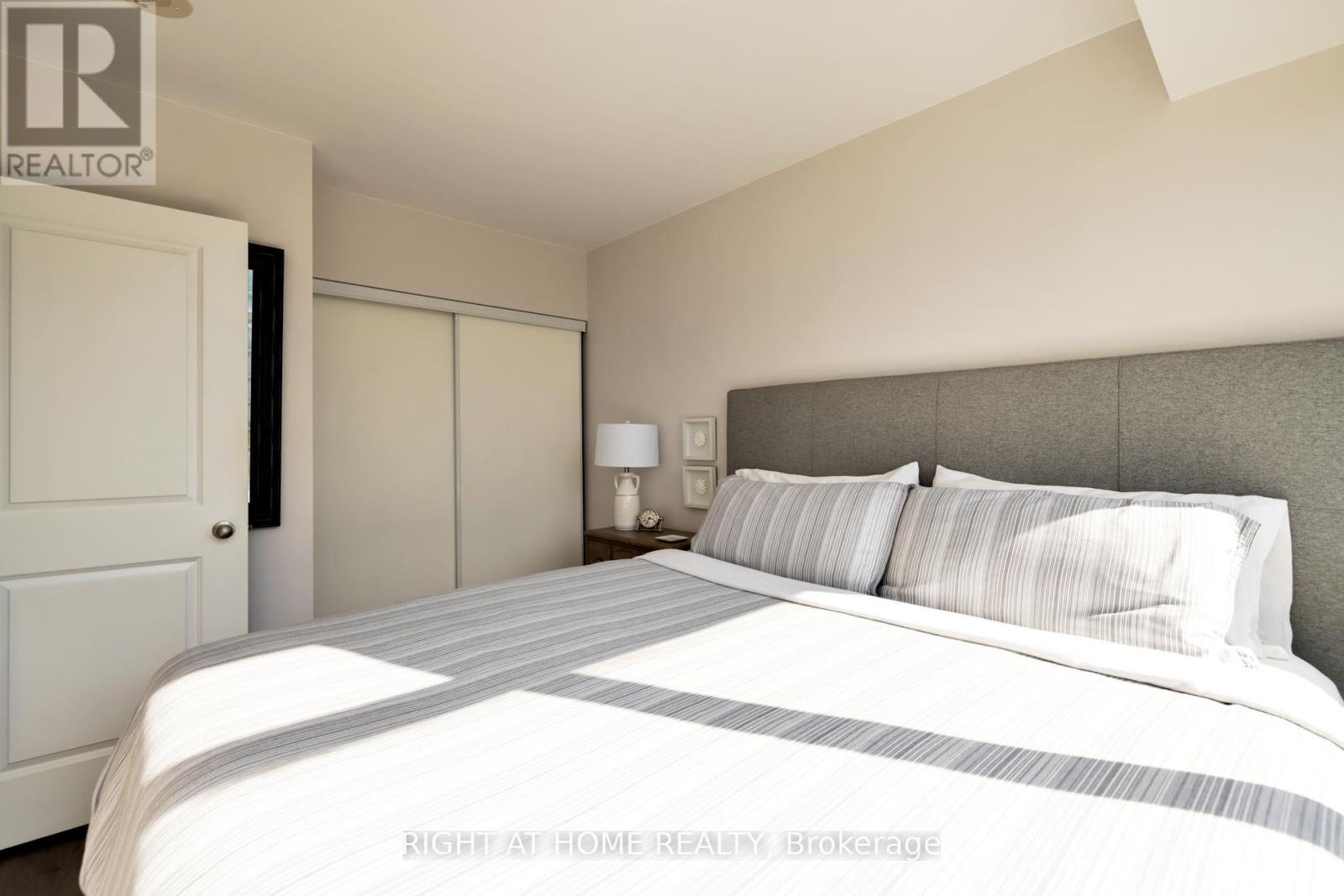 1912 - 105 George Street E, Toronto, Ontario  M5A 2N4 - Photo 15 - C13207108