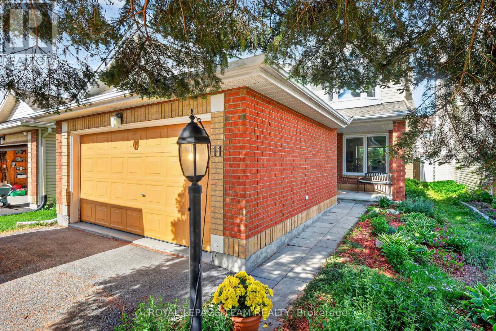 11 Avonhurst Avenue, Ottawa, Ontario  K2J 4K9 - Photo 2 - X13207030