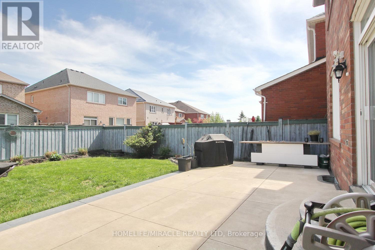 11 Bluffmeadow Street, Brampton, Ontario  L6P 3K3 - Photo 45 - W12789410