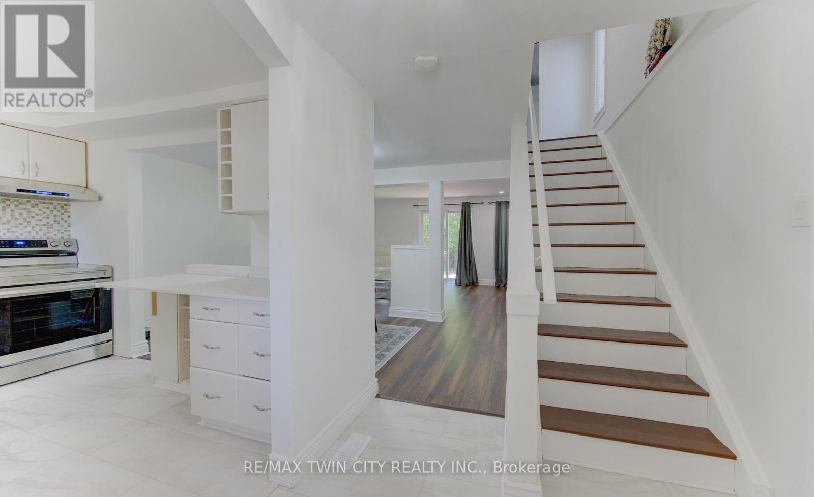 32 Enfield Drive, Cambridge, Ontario  N1P 1A5 - Photo 5 - X13205778