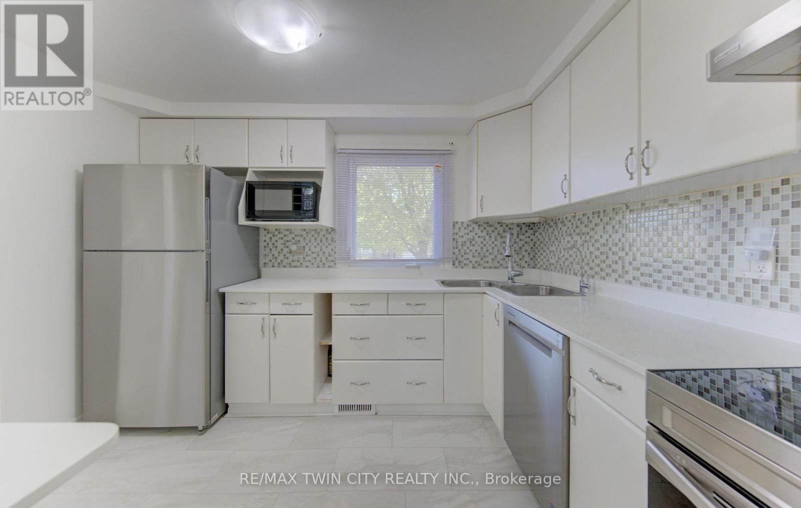 32 Enfield Drive, Cambridge, Ontario  N1P 1A5 - Photo 9 - X13205778