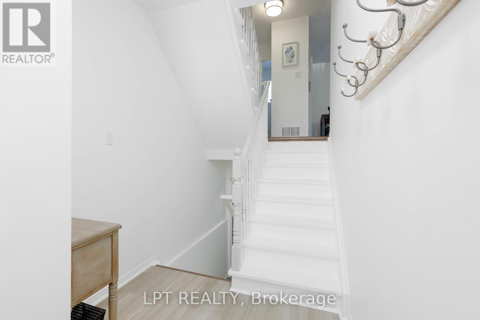 25 Hattie Court, Georgina, Ontario  L4P 3Z7 - Photo 8 - N13206966