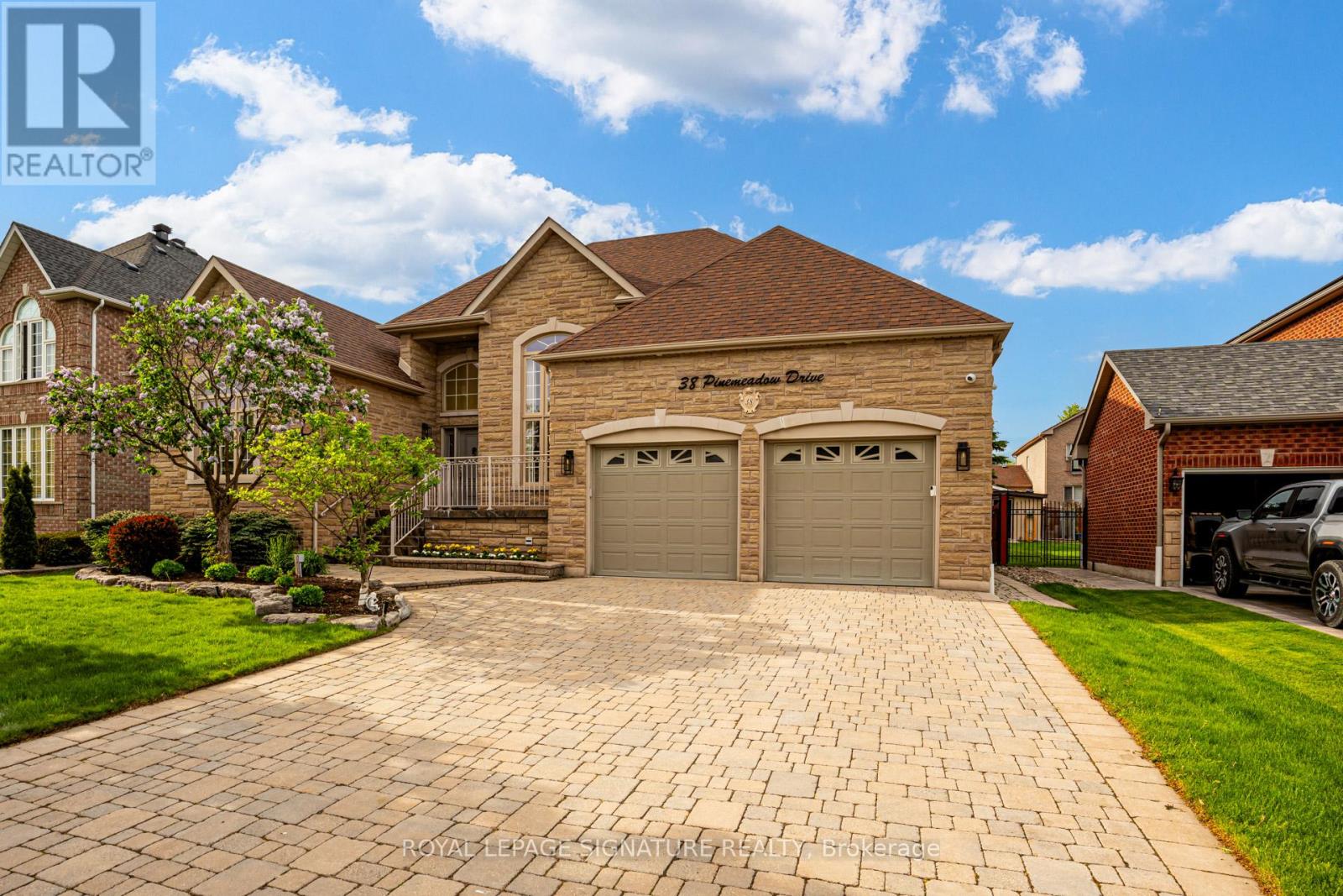 38 Pinemeadow Drive, Vaughan, Ontario  L4L 9C5 - Photo 3 - N13207120