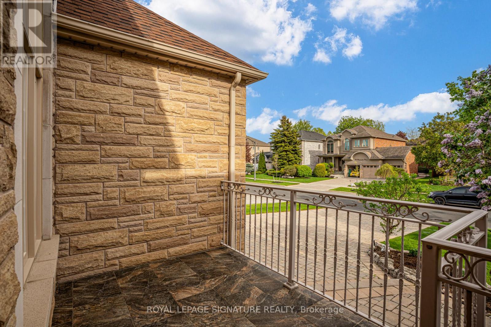 38 Pinemeadow Drive, Vaughan, Ontario  L4L 9C5 - Photo 4 - N13207120
