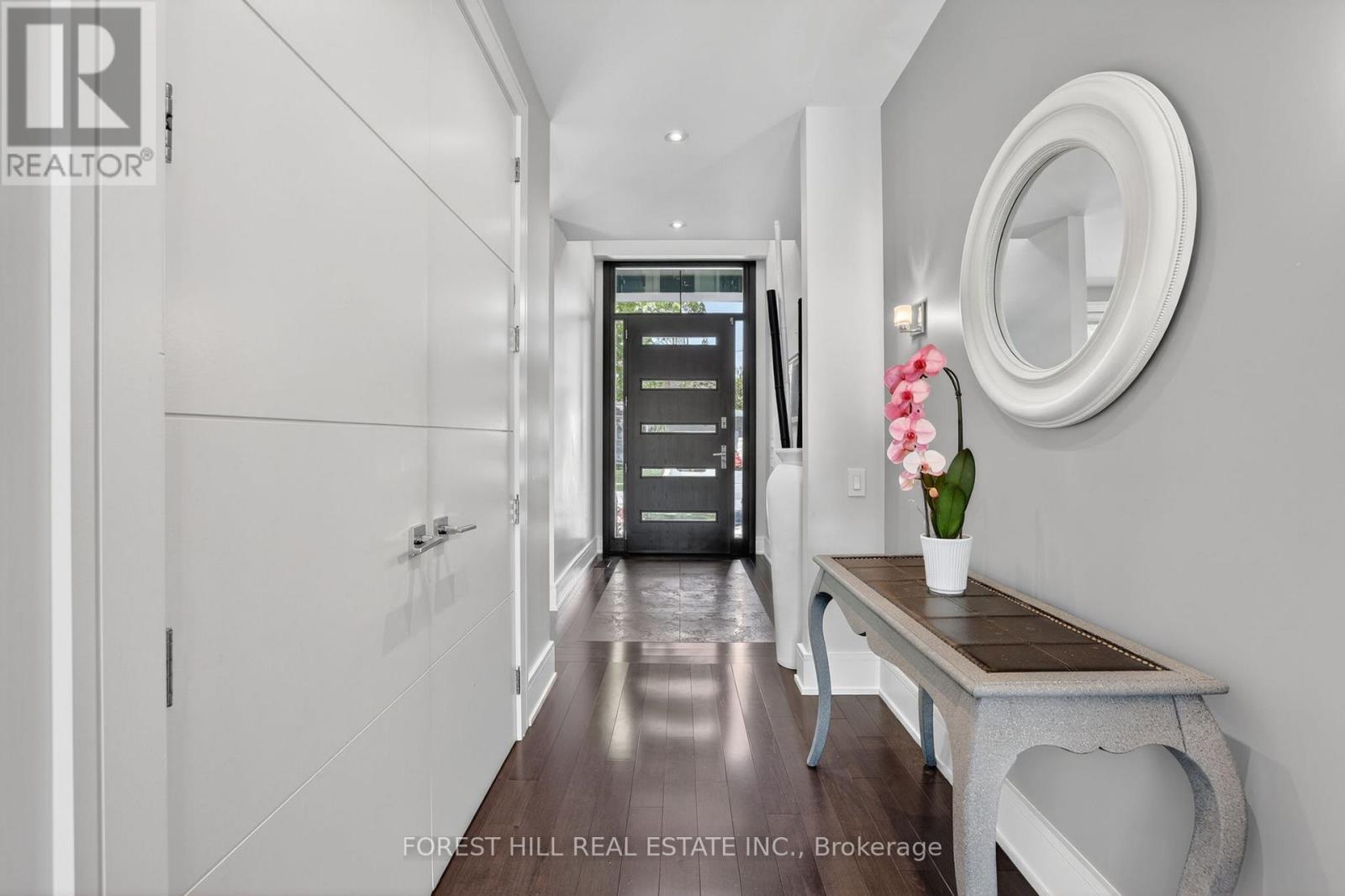 51 Greenfield Drive, Toronto, Ontario  M9B 1H2 - Photo 4 - W13206976